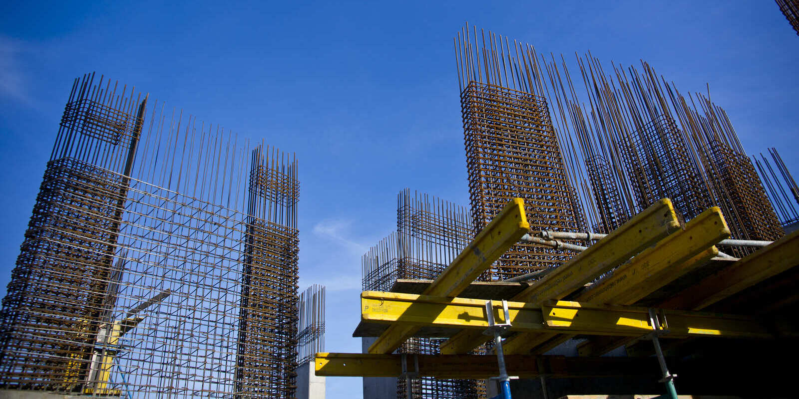 Técnicas para reforzar muros y estructuras con materiales de acero habilitado
